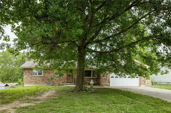 1602 NE 75th TER, Gladstone, MO 64118