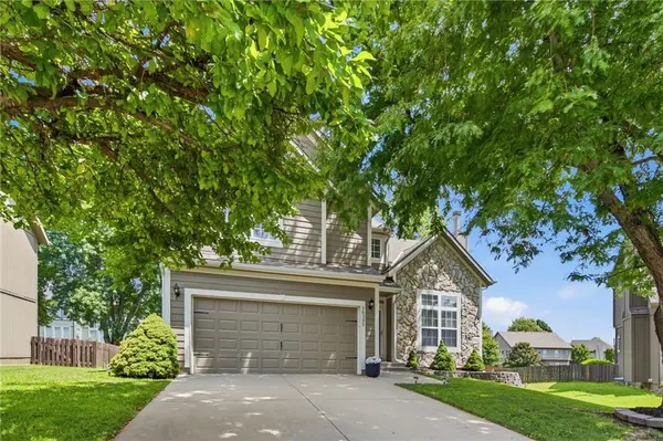 16392 W 156th TER, Olathe, KS 66062