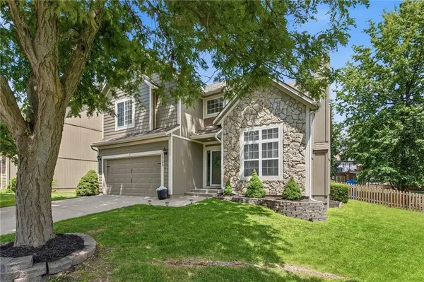 16392 W 156th TER, Olathe, KS 66062