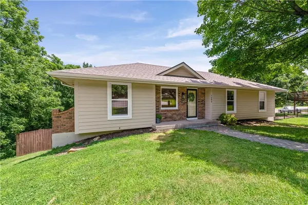 7606 NW 69th TER, Kansas City, MO 64152