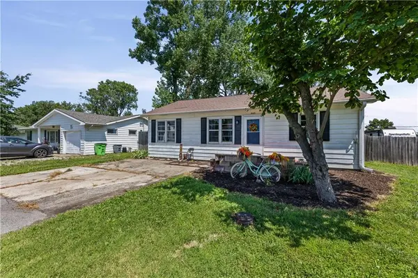 403 E 2nd ST, Wellsville, KS 66092