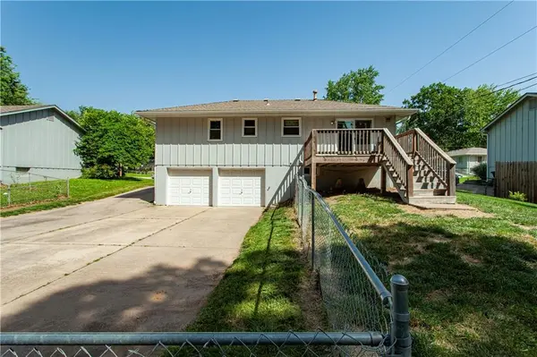 104 SE Kingscross RD, Blue Springs, MO 64014