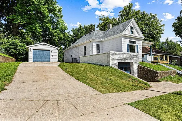 1407 N 2nd ST, St Joseph, MO 64505