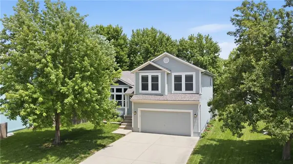 12537 S Logan ST, Olathe, KS 66061