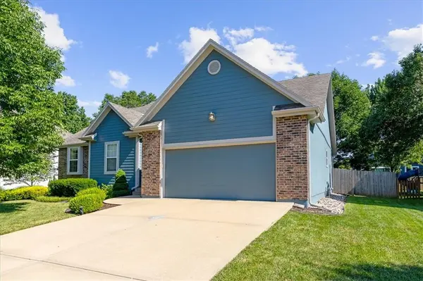 18173 W 157th ST, Olathe, KS 66062