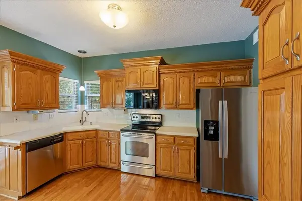 18173 W 157th ST, Olathe, KS 66062