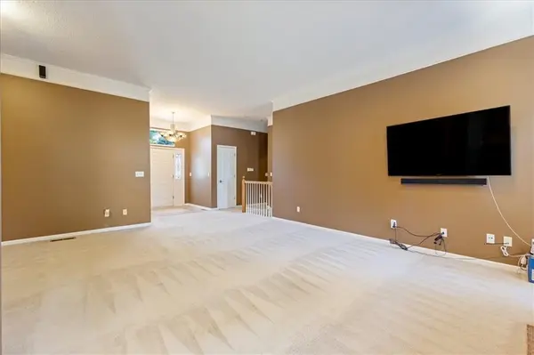 18173 W 157th ST, Olathe, KS 66062