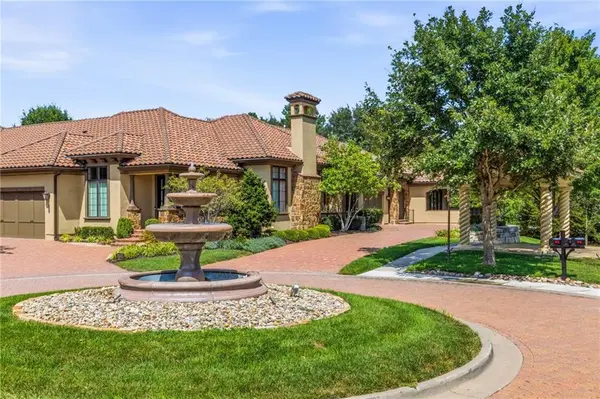 3114 W 137TH ST, Leawood, KS 66224