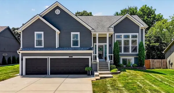 207 Carriage CT,  Smithville,  MO 64089