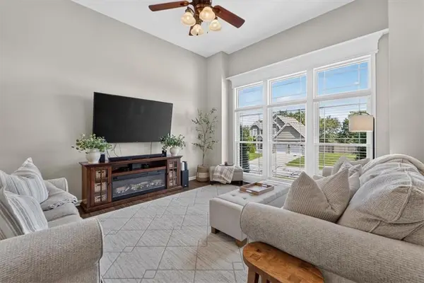 207 Carriage CT, Smithville, MO 64089