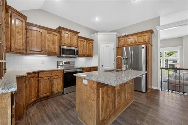 207 Carriage CT, Smithville, MO 64089