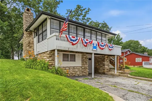 152 Beach DR, Lake Tapawingo, MO 64015