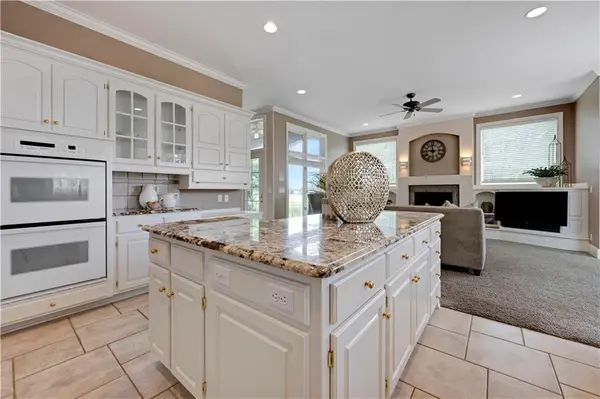 16890 Meadow LN, Loch Lloyd, MO 64012
