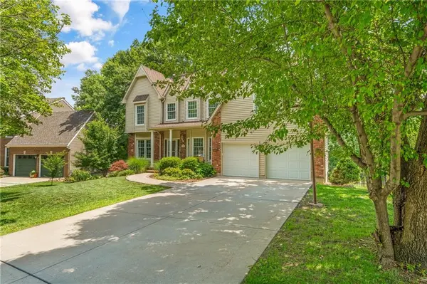 15007 W 76th ST, Lenexa, KS 66216