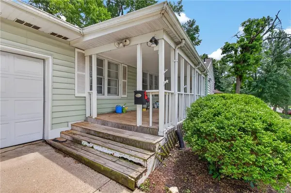 8427 England ST, Overland Park, KS 66212