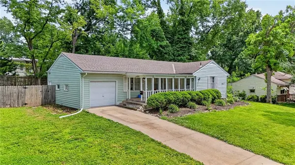 8427 England ST, Overland Park, KS 66212