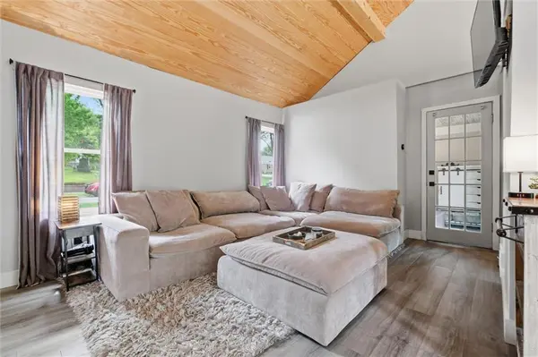 8524 Riley ST, Overland Park, KS 66212