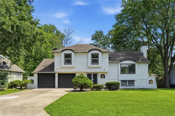 6901 E 127th TER, Grandview, MO 64030