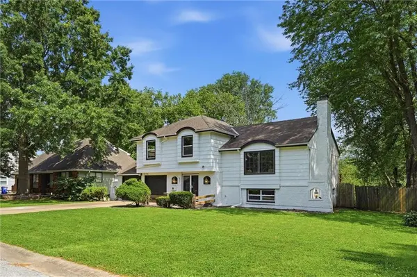 6901 E 127th TER, Grandview, MO 64030