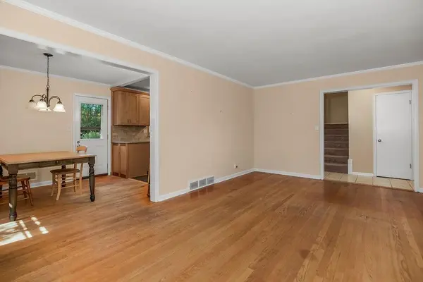 3718 W 52nd TER, Roeland Park, KS 66205