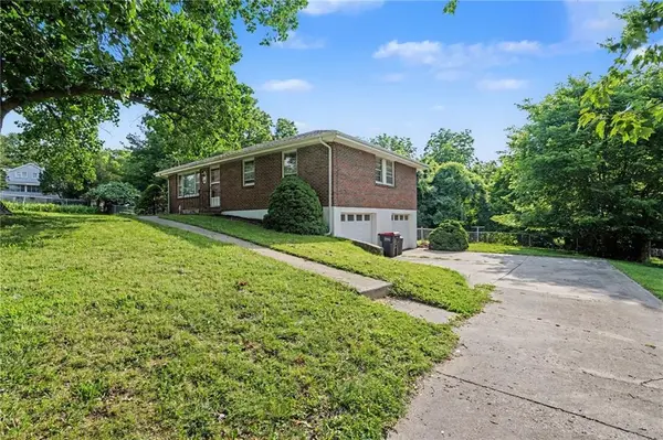 235 N Eugene Field RD, Claycomo, MO 64119