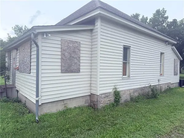1315 W Pine ST, Independence, KS 67301