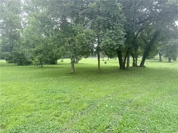 1315 W Pine ST, Independence, KS 67301