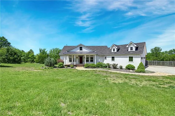 30424 W 271st ST, Paola, KS 66071