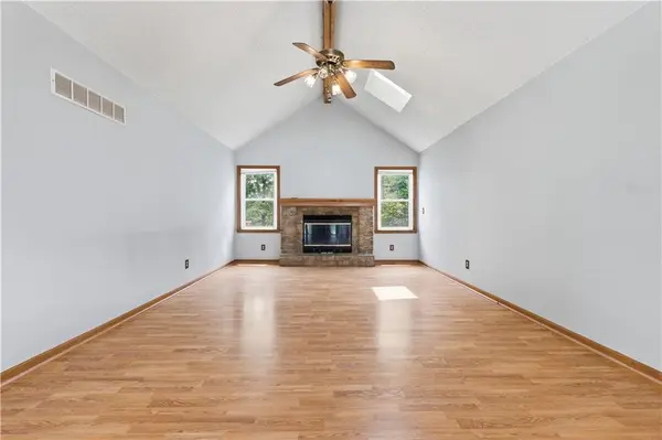 7309 Erika CT, Pleasant Valley, MO 64068
