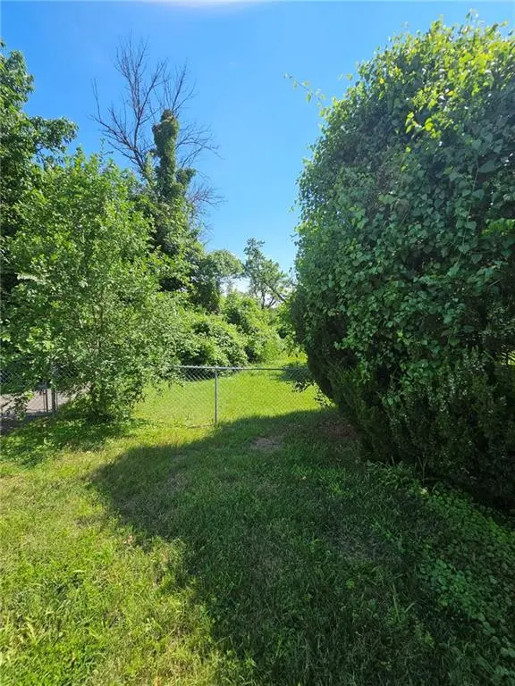 15901 Midland DR, Shawnee, KS 66217