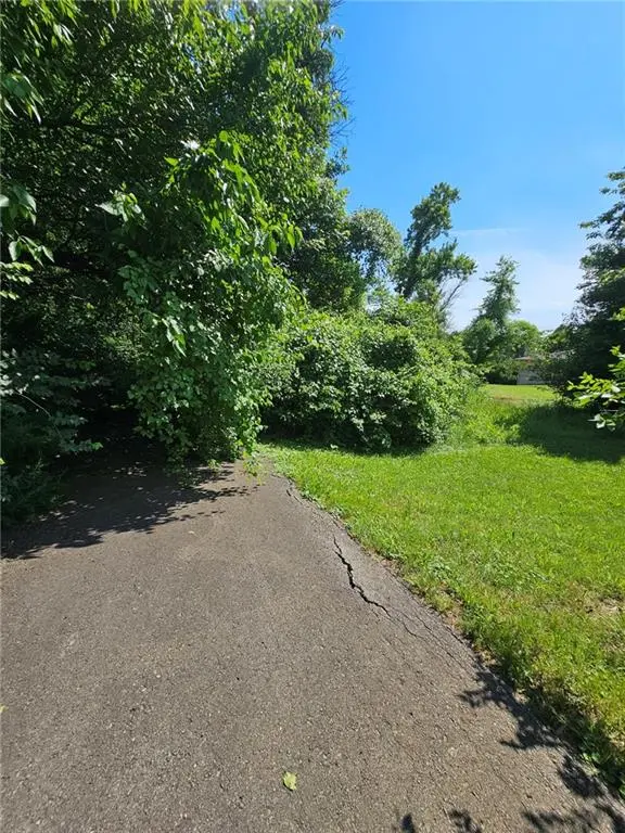 15901 Midland DR, Shawnee, KS 66217
