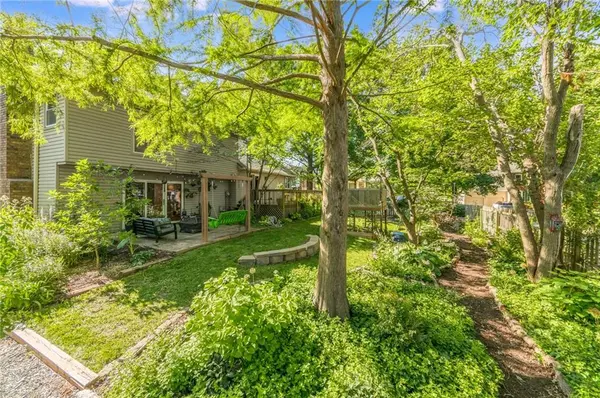 5909 N Norton AVE, Gladstone, MO 64119