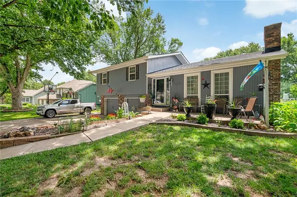 23695 W 56th ST, Shawnee, KS 66226