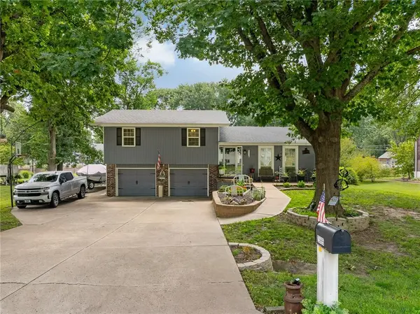 23695 W 56th ST, Shawnee, KS 66226