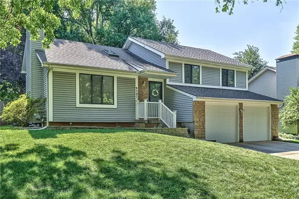 9307 Acuff LN, Lenexa, KS 66215