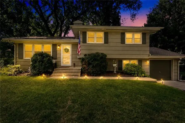 10402 W 73rd ST, Shawnee, KS 66203