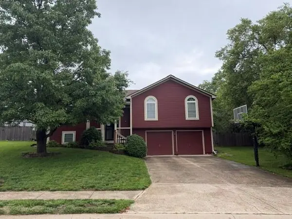 1002 Tabitha LN,  Greenwood,  MO 64034