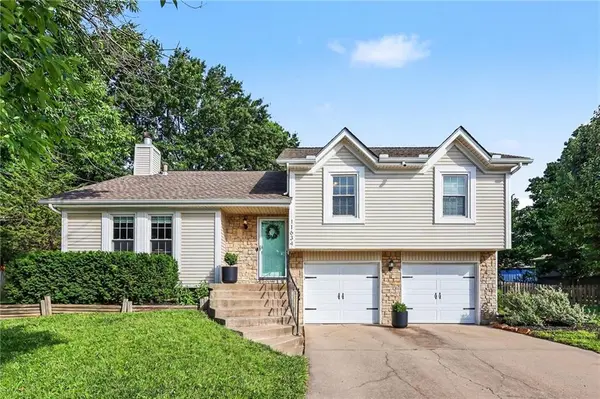 11634 Earnshaw ST, Overland Park, KS 66210
