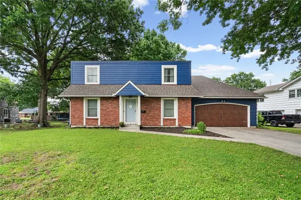 315 Hawthorne DR, Belton, MO 64012