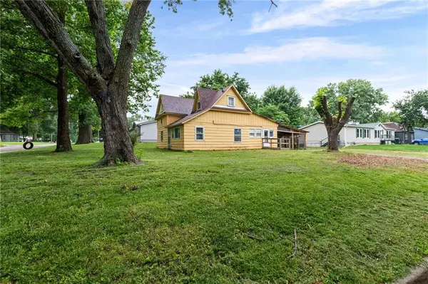 704 N Cherry ST, Ottawa, KS 66067