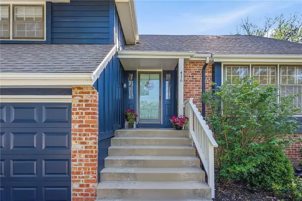 416 N PERSIMMON DR, Olathe, KS 66061