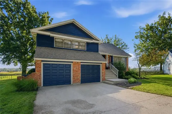 416 N PERSIMMON DR, Olathe, KS 66061