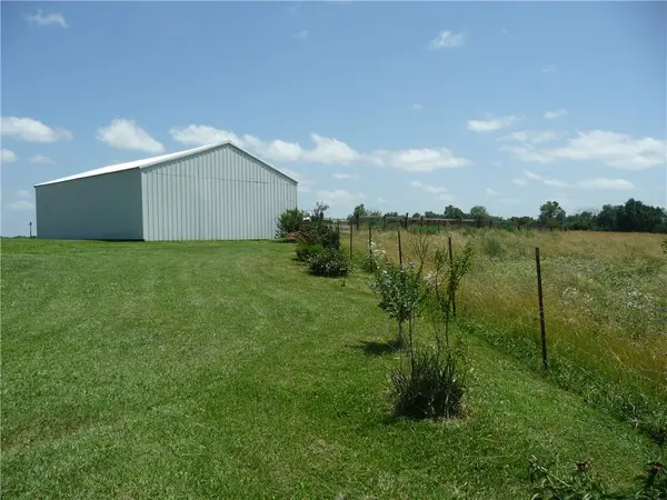 330 SW 200 RD, Centerview, MO 64019