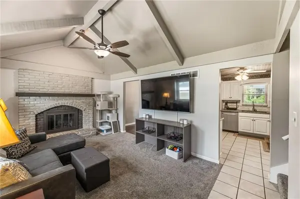8008 N Garfield AVE, Kansas City, MO 64118