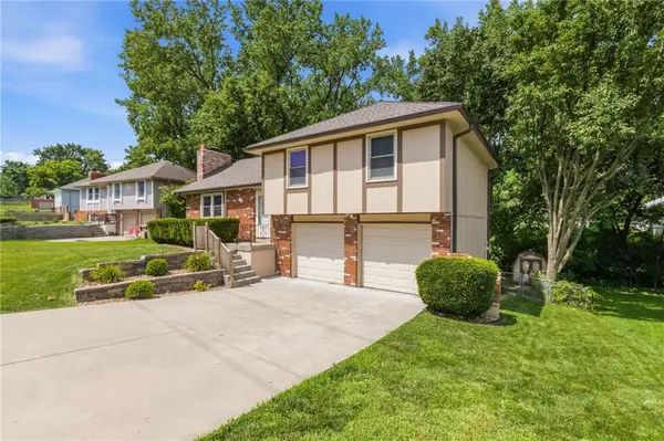 8008 N Garfield AVE, Kansas City, MO 64118