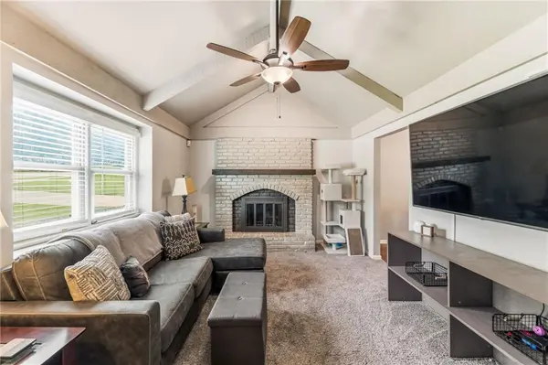 8008 N Garfield AVE, Kansas City, MO 64118
