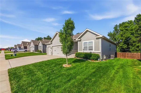 206 N Marimack DR, Kearney, MO 64060