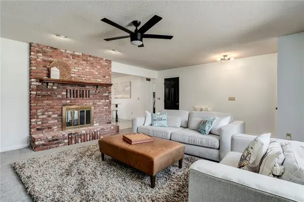 7415 W 74th ST, Overland Park, KS 66204
