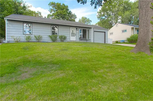 8000 W 85th TER, Overland Park, KS 66212