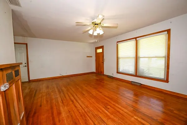 5714 N Tracy AVE, Gladstone, MO 64118